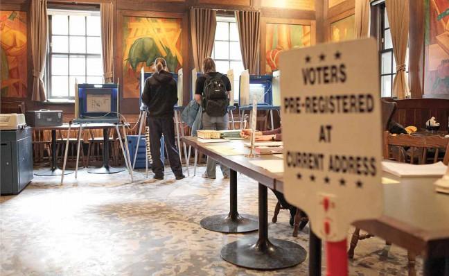 Low+voter+turnout+brought+an+average+of+six+voters+an+hour+to+Memorial+Unions+polling+place+Tuesday+during+the+aldermanic+primary+elections.