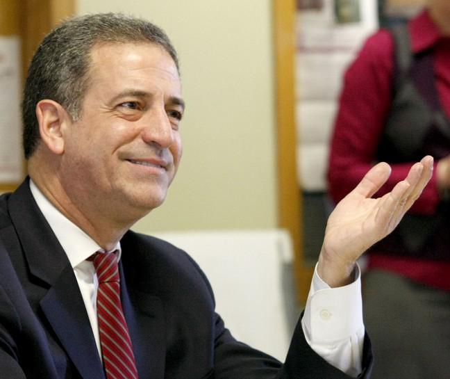Russ+Feingold+visits+campus%2C+talks+student+loan+debt+crisis%2C+encourages+students+to+speak+out