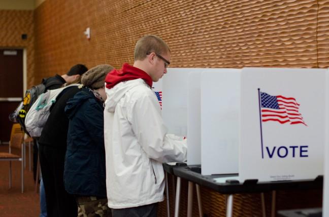 Appeals court panel reinstates Wisconsin voter ID law