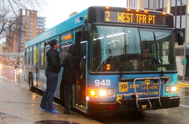 Weather, overcrowding can delay campus bus routes, students say