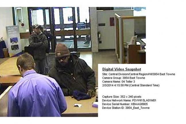 At-large+suspect+flees+East+Towne+U.S.+Bank+after+robbery