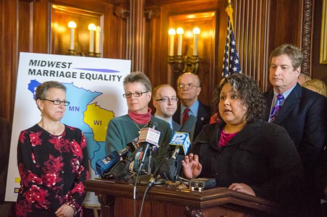 Lawmakers introduce bill to repeal Wisconsin gay marriage ban