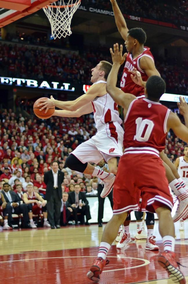 Wisconsin+scores+50+in+2nd+half+against+Indiana%2C+wins+6th+straight