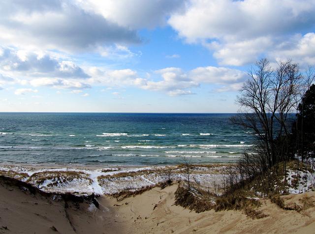 Plastic microbeads from cosmetics found polluting Great Lakes