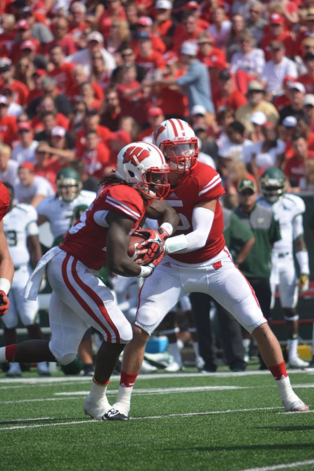 Badgers overcome rough first half in 27-10 win over South Florida