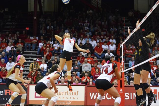 Volleyball heads to Michigan for weekend series