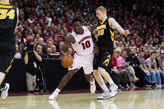 Badgers+rout+Hawkeyes+in+top+25+matchup