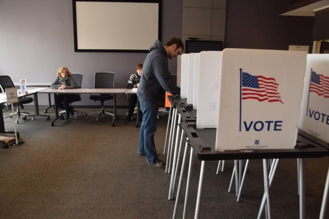 Federal judge will consider suspension of Wisconsin voter ID law