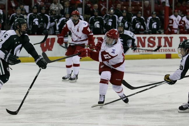 Mens hockey: Michigan States quick start downs Wisconsin in series finale