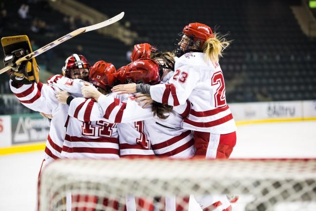 Womens+hockey%3A+Wisconsin+ascends+to+top+of+WCHA+with+playoff+crown