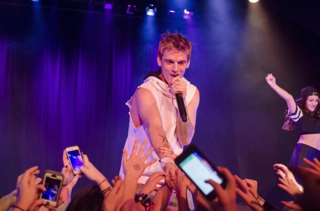 Aaron Carter goes shirtless, does pelvic thrusts on-stage