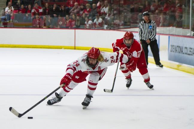 Womens hockey: Badgers season ends at hands of Minnesota for second straight year