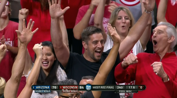 Twitter explodes over Wisconsins Elite Eight victory over Arizona, also Aaron Rodgers