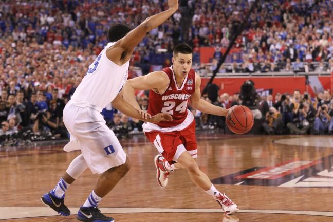 Mens basketball: Hayes, Koenig named to preseason watch lists for positional awards
