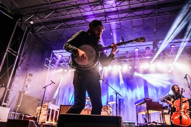 Avett+Brothers+slay+instruments+at+unintentionally+fiery+outside+gig