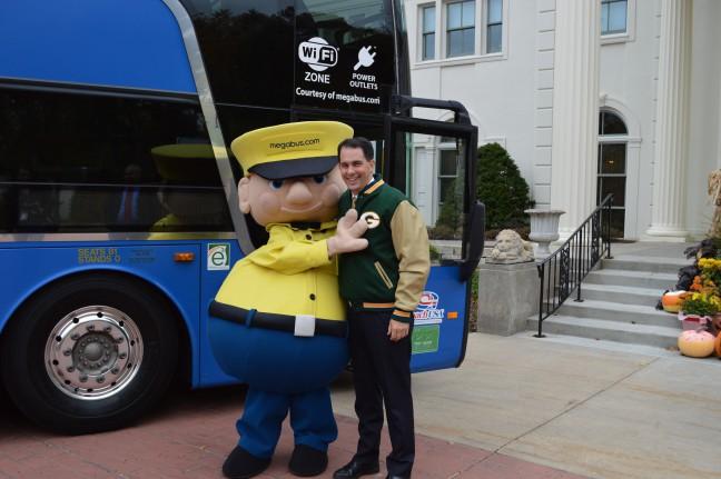Scott Walker, Megabus unveil new Wisconsin-themed bus