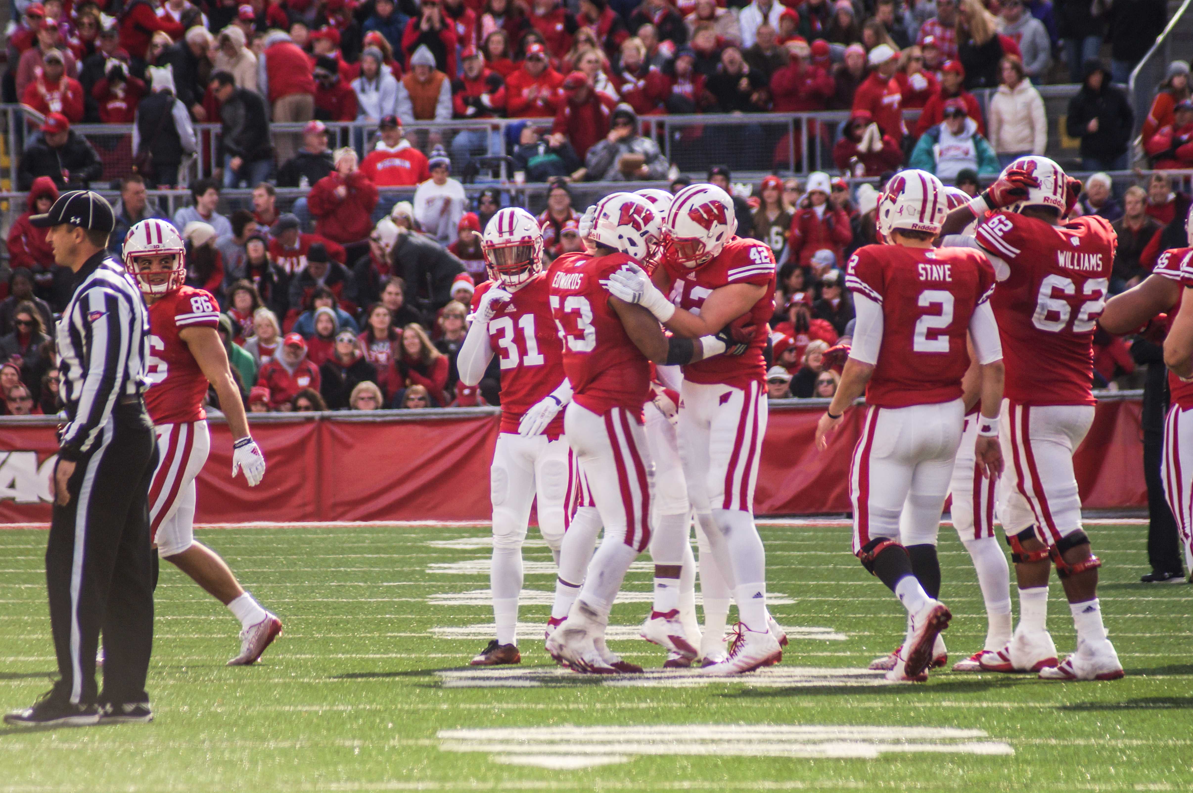 Former Badgers outside linebacker Andrew Van Ginkel drafted by