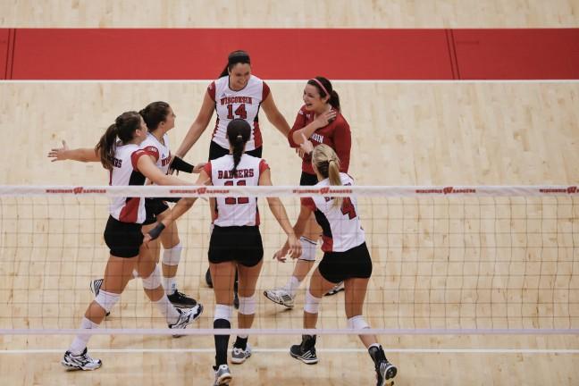Volleyball: Wild first set propels Wisconsin past Michigan in three sets
