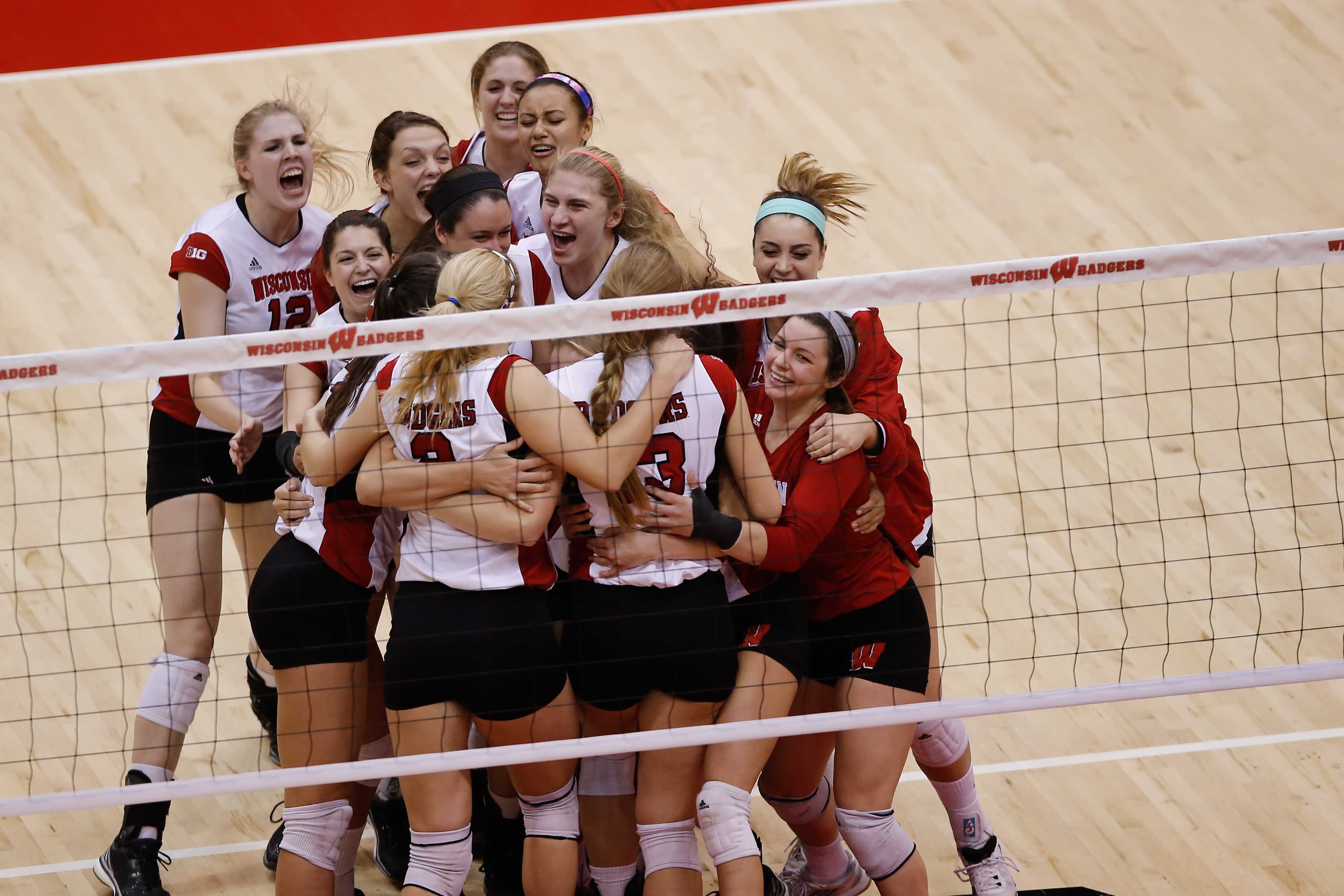 Volleyball: No. 3 Wisconsin silences any doubt of road struggles – The  Badger Herald