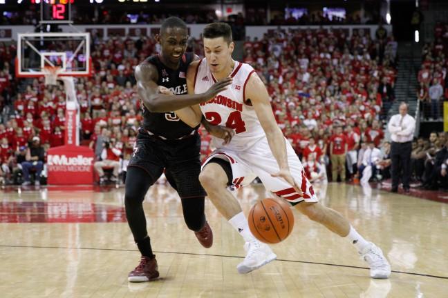 Mens+basketball%3A+Wisconsin+cruises+to+second-straight+win+over+Temple+76-60
