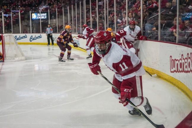 Mens hockey: Badgers cruise past Vikes in first exhibition game