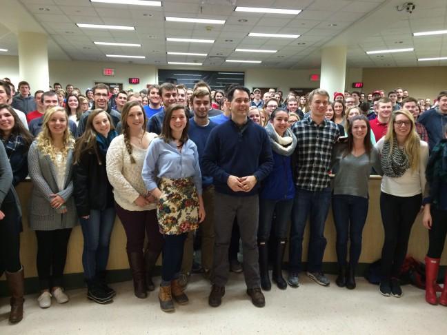 Walker meets with College Republicans, talks tuition freeze, student loan debt