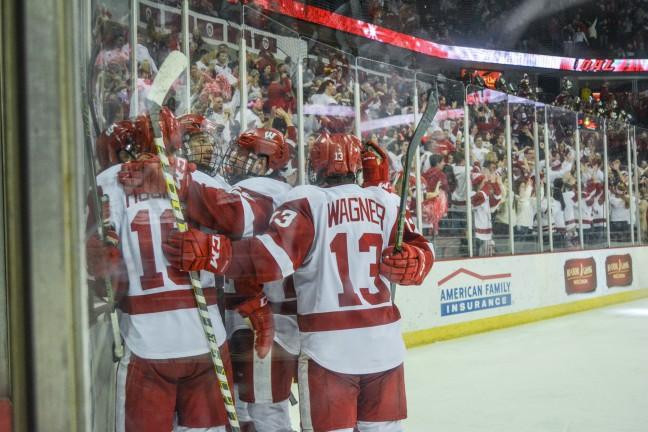 Mens hockey: Badgers get much-needed sweep at home against Wolverines