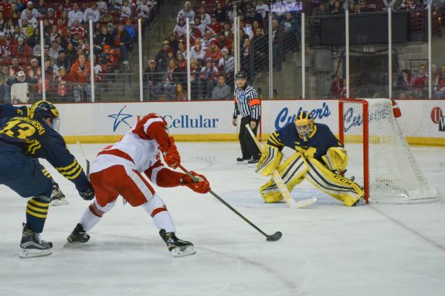 Mens hockey: Badgers manage loss, tie in weekend series with Michigan