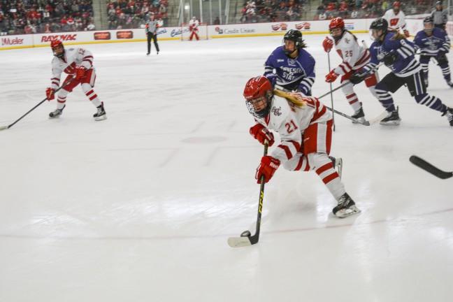 Womens hockey: No. 1 Badgers face toughest test to-date with No. 3 Minnesota-Duluth
