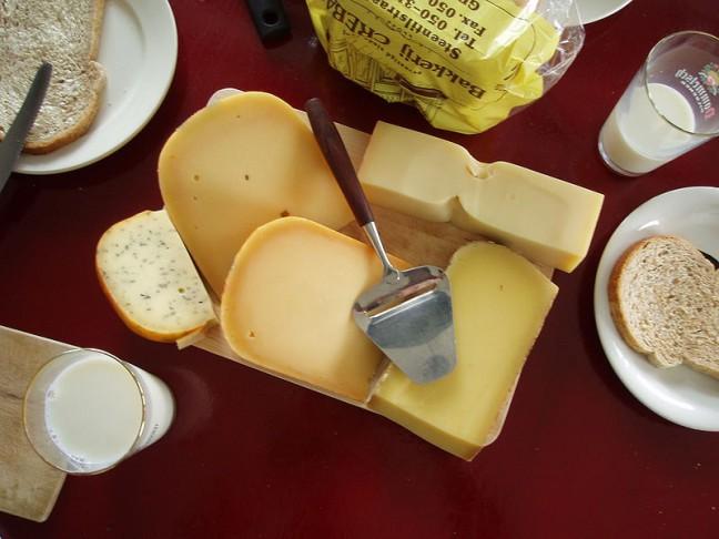 UW dairy researchers partner with Wisconsin cheesemaker to create award-winning cheese