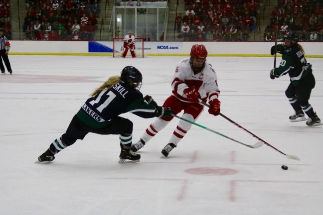 Womens hockey: No. 1 Badgers continue undefeated start with sweep of Mankato