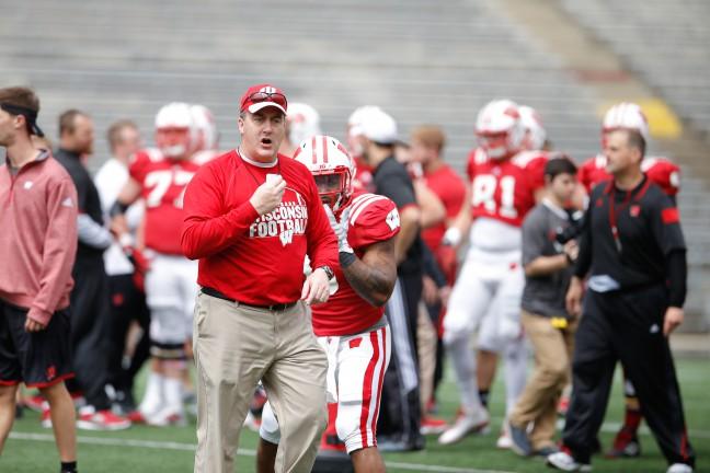 Football: Sloppy play in spring game shows room for improvement