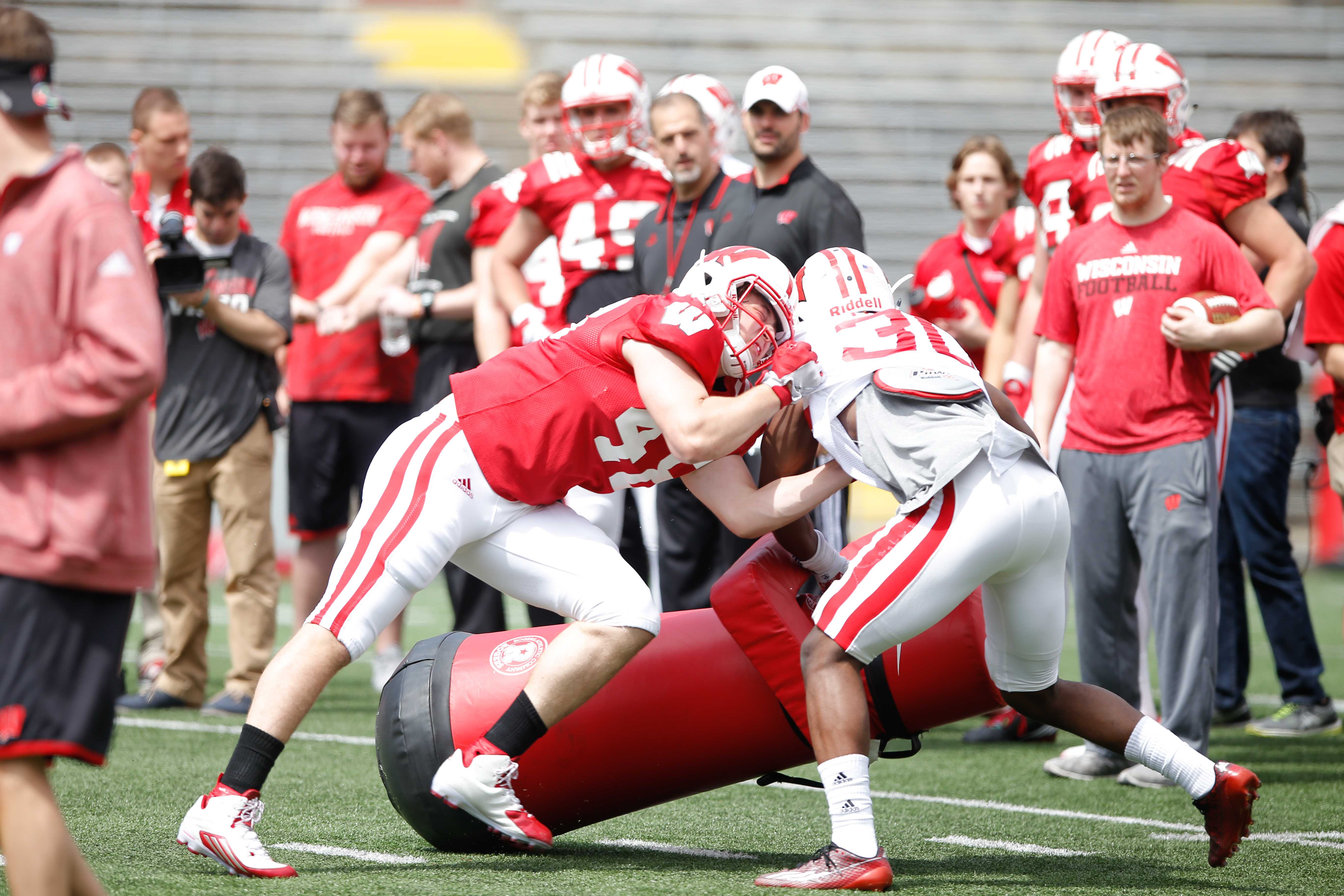 Football: T.J. Watt uses new defensive identity to emerge from older  brothers' shadows · The Badger Herald