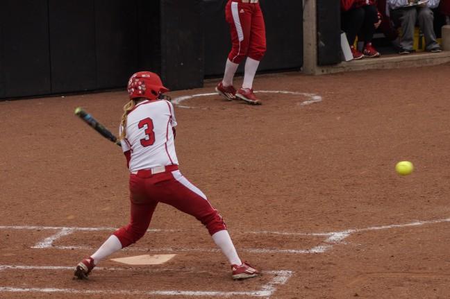 Softball%3A+Wisconsin+looks+to+cage+Hawkeyes+in+weekend+battle+from+Iowa