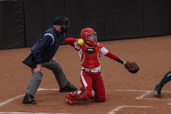Softball%3A+Badgers+prepare+for+double+header+against+Big+Ten+leading+Gophers
