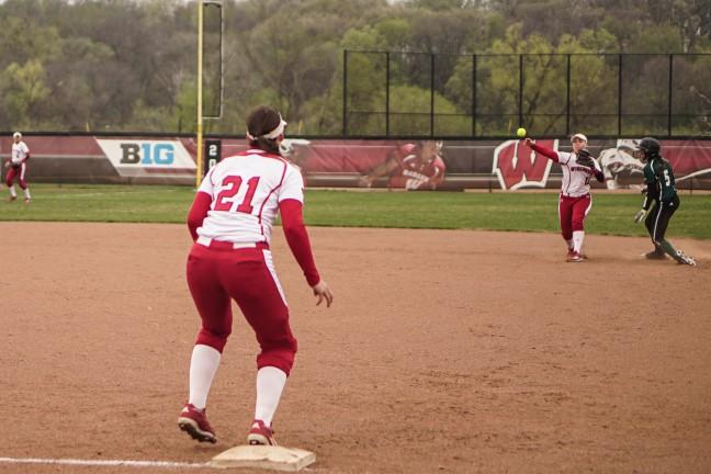 Softball%3A+Wisconsin+drops+Big+Ten+opening+series+against+Illinois