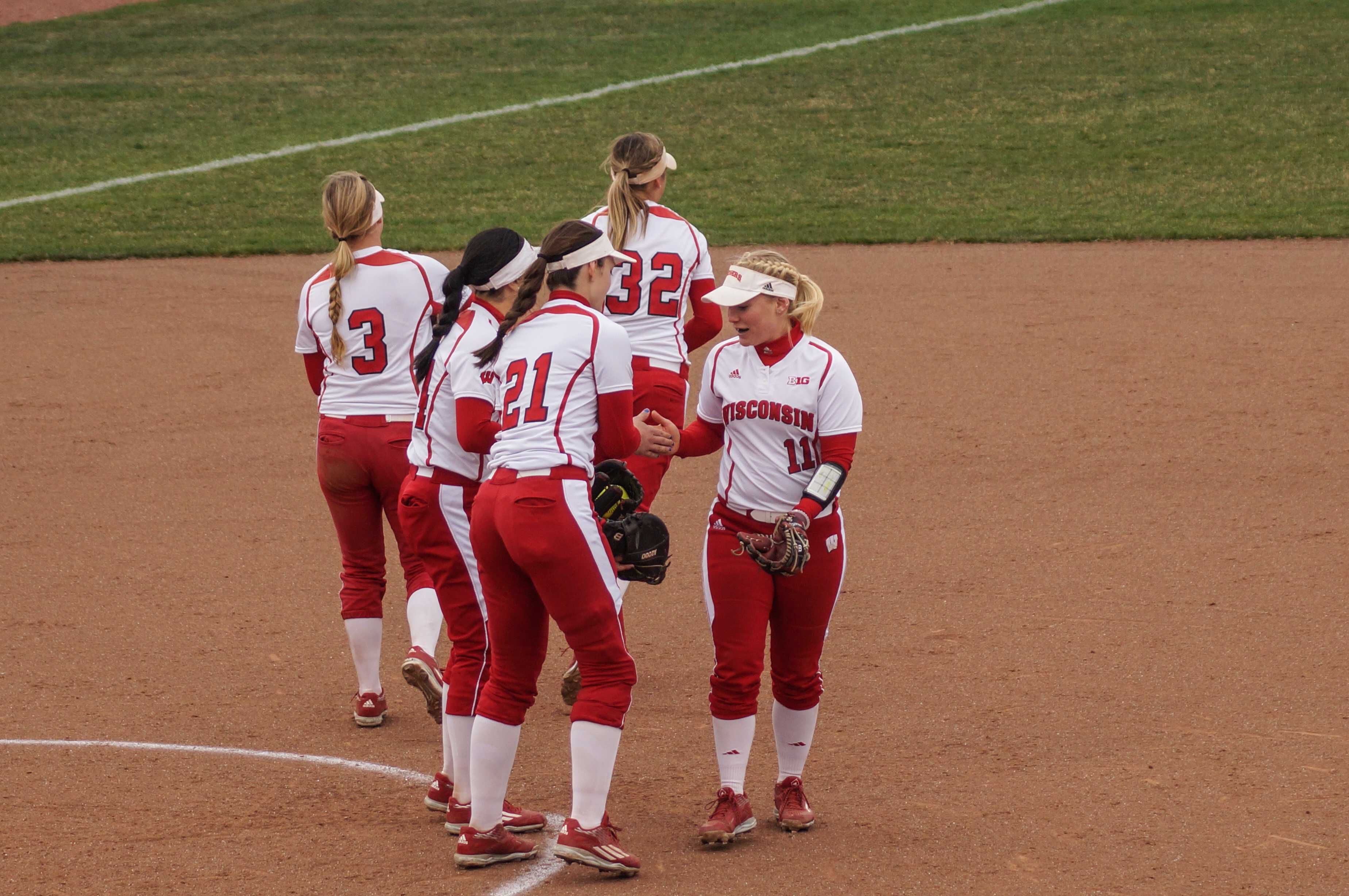 Softball Badgers fly into Big Ten schedule riding 11game winning