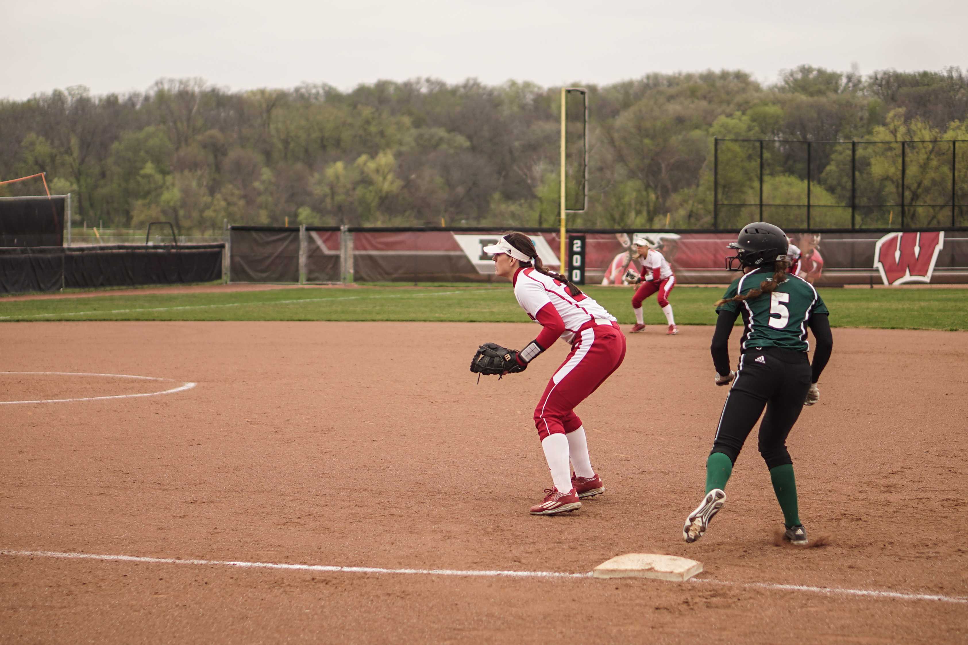 Softball Badgers dominate weekend series, outscore Boilermakers The