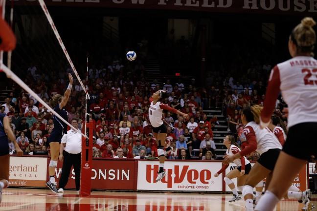 Volleyball%3A+No.+8+Wisconsin+continues+conference+play+against+Terrapins+and+Buckeyes