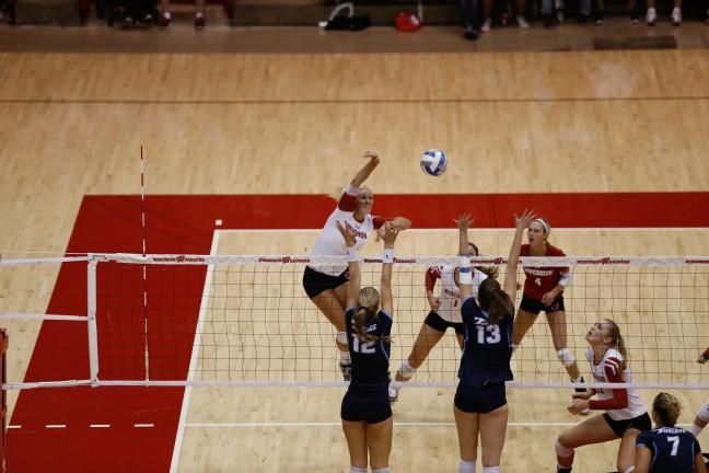 Volleyball%3A+Badgers+unable+to+avenge+previous+loss%2C+fall+to+Gophers+3-2