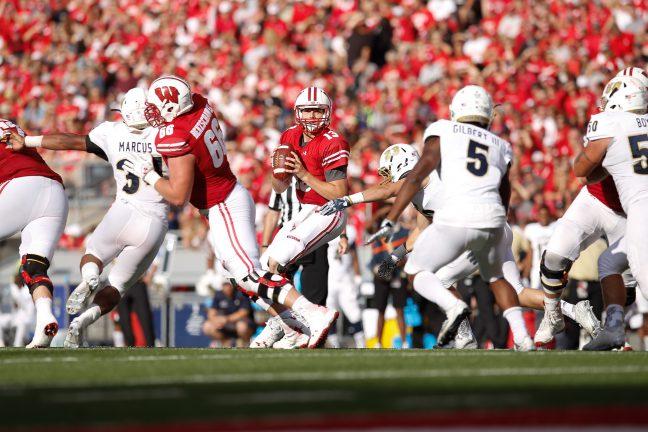 Football: No. 9 Wisconsin projected as heavy favorite against struggling Georgia State