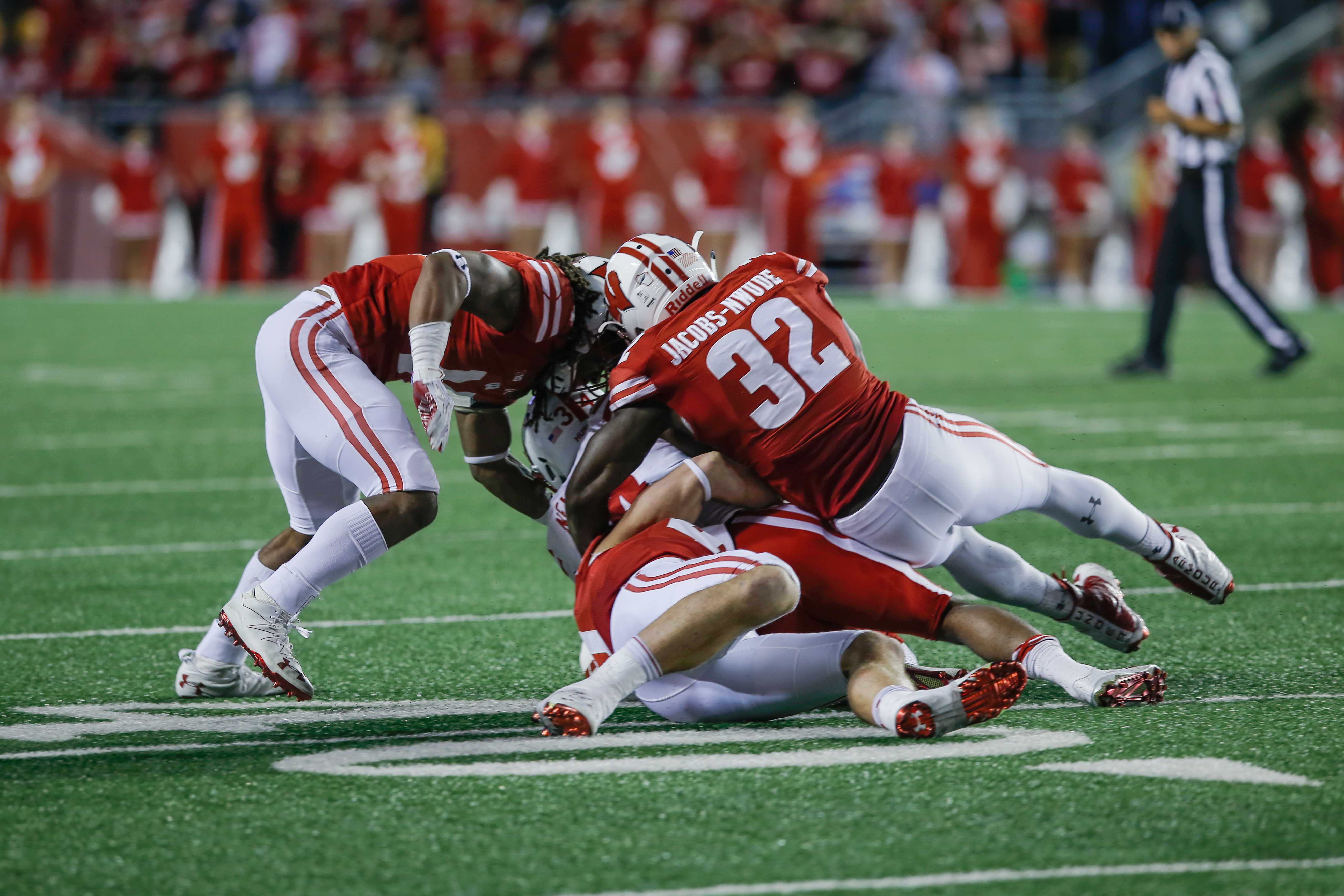 Wisconsin Badgers' Joel Stave, T.J. Watt both out with injuries