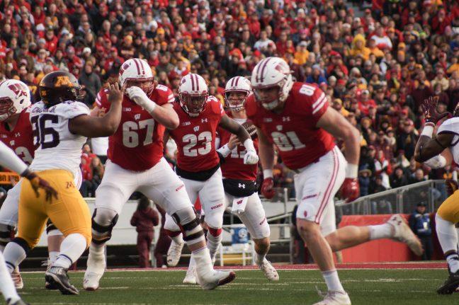 Football: Wisconsin offensive lineman Jon Dietzen announces retirement from football, citing injury concerns