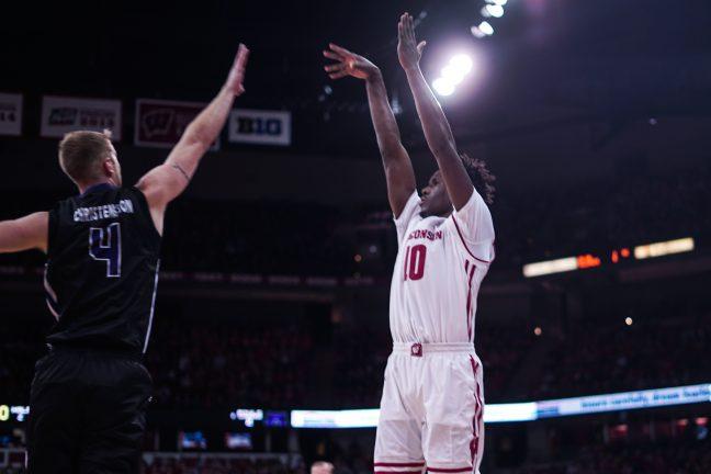 Mens basketball: Nigel Hayes attacks rim early, often to lead Badgers in blowout over Prairie View A&M