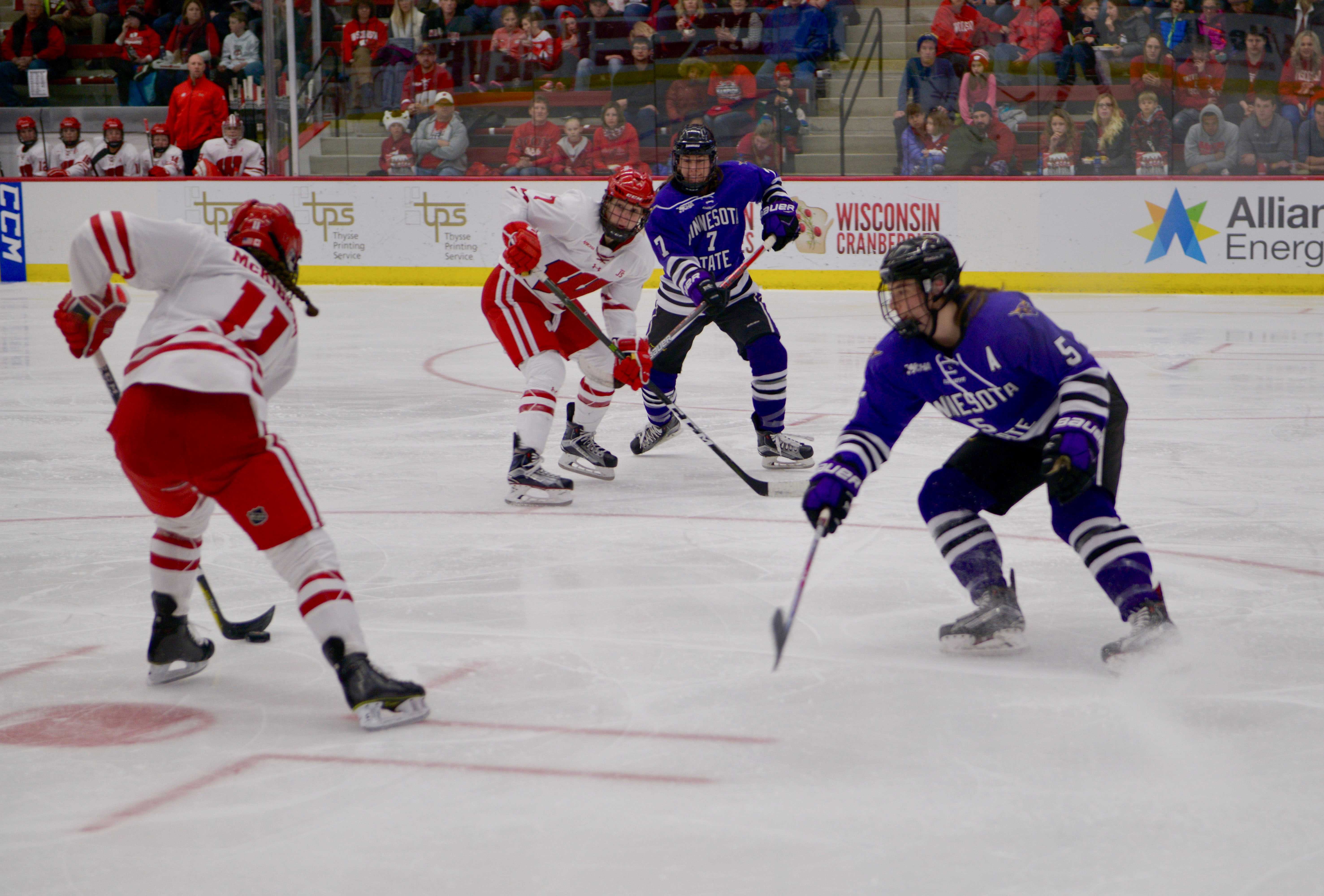 Women's hockey Badgers bring home WCHA title for third year in a row