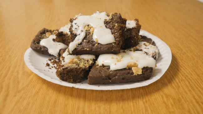 Drink These Delicious Smores Brownies