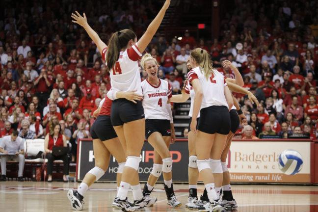 Wisconsin+volleyball+dominates+at+K-State+invitational