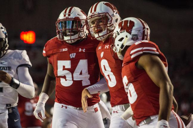 Football: Wisconsin scuffles against Northwestern, able to escape with victory at home