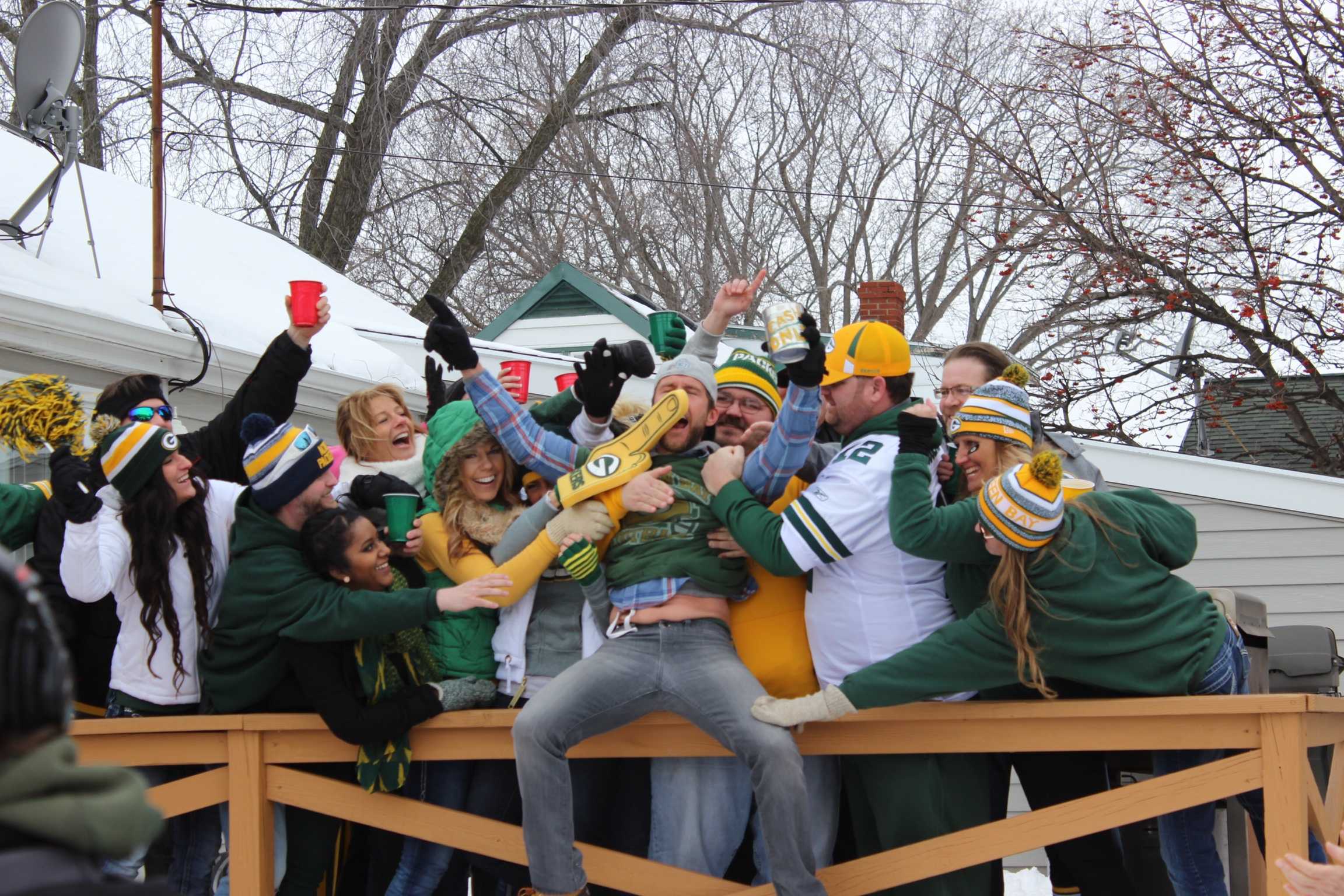 Football: Wisconsin's love for football showcased by historic game at  Lambeau · The Badger Herald