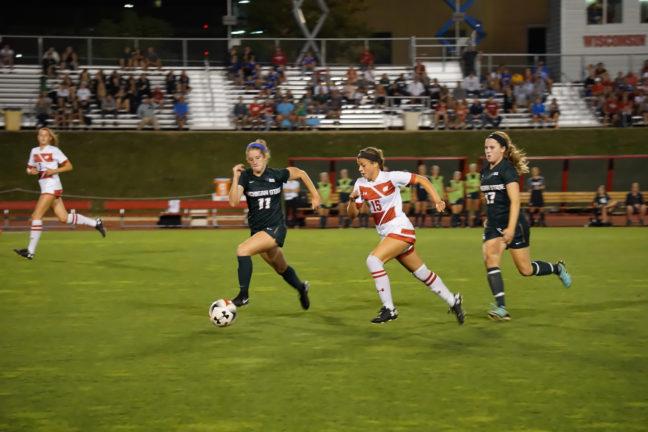 Wisconsin womens soccer fights the Illini, walks away with a 1-0 victory